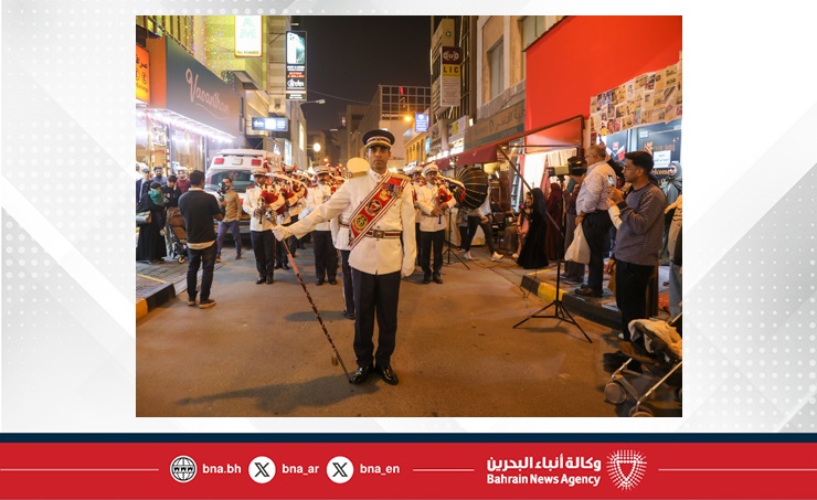 وزارة الداخلية تنظم طابور شرطة البحرين في باب البحرين احتفالا بالأعياد الوطنية